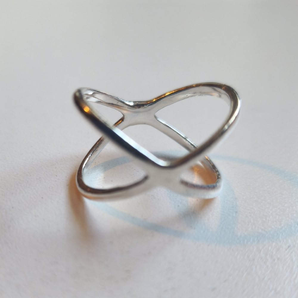 🌵HOLD🌵 Sterling Criss Cross Ring